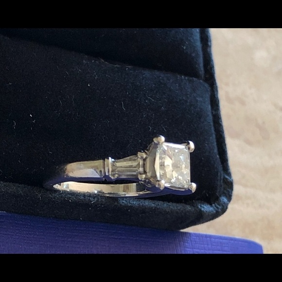 1.33 Carat Princess Cut w/Baguette Ring-Platinum - Picture 5 of 10